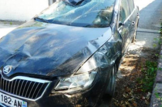 Serrure de coffre SKODA SUPERB 2