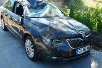 Serrure de coffre SKODA SUPERB 2