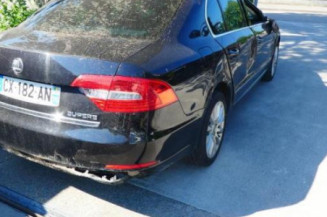 Serrure de coffre SKODA SUPERB 2