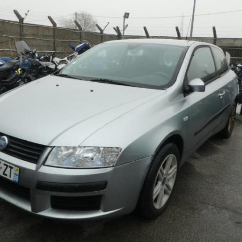 Pare choc arriere FIAT STILO Photo n°4