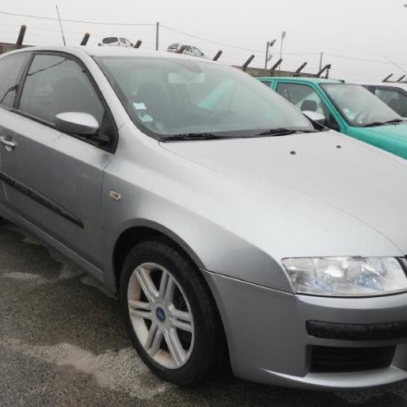 Pare choc arriere FIAT STILO Photo n°5