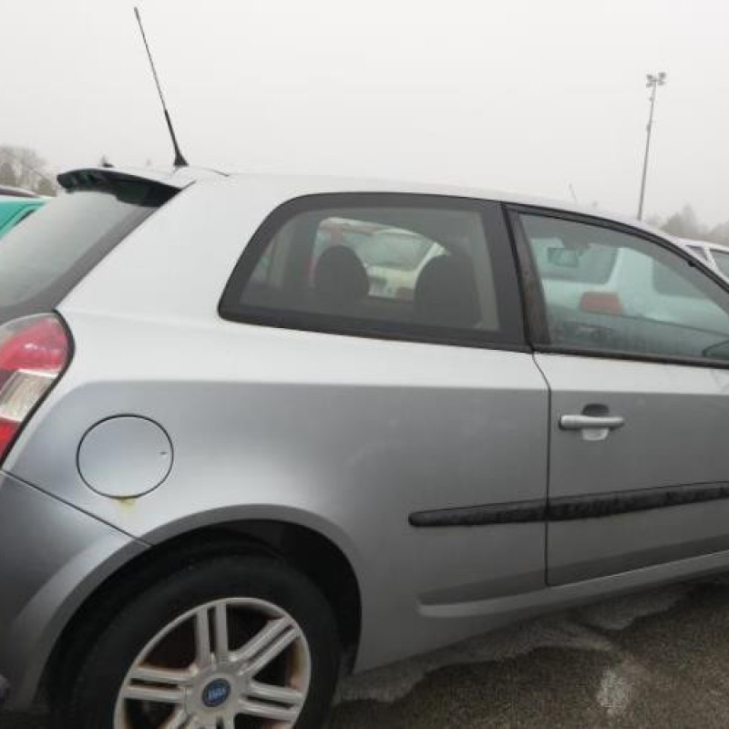Pare choc arriere FIAT STILO Photo n°6