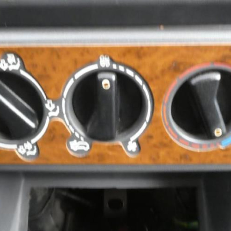 Porte avant droit PEUGEOT 309 Photo n°14