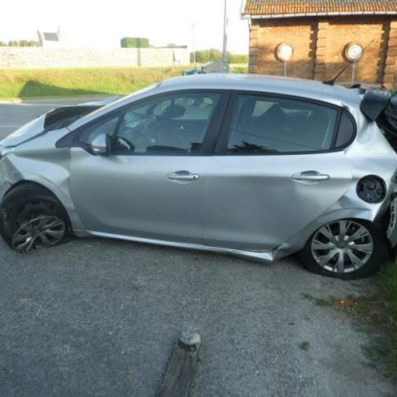 Leve vitre electrique avant droit PEUGEOT 208 1 Photo n°7