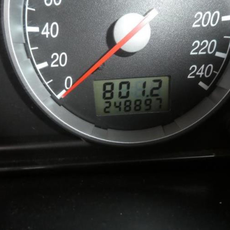 Pretensionneur de ceinture avant droit FORD MONDEO 2 Photo n°11