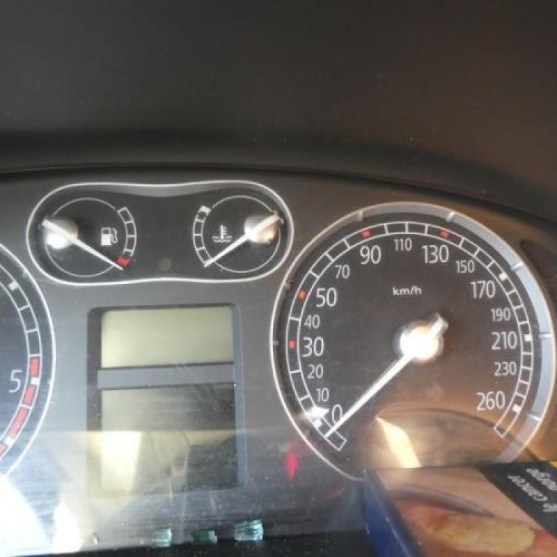 Compresseur clim RENAULT LAGUNA 2 Photo n°11