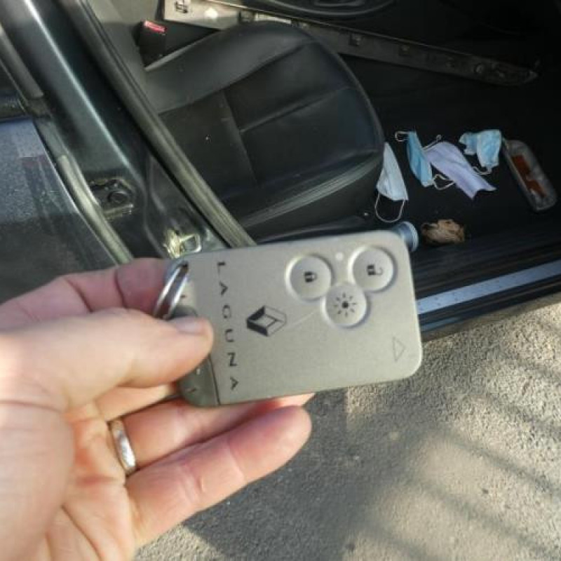 Compresseur clim RENAULT LAGUNA 2 Photo n°15