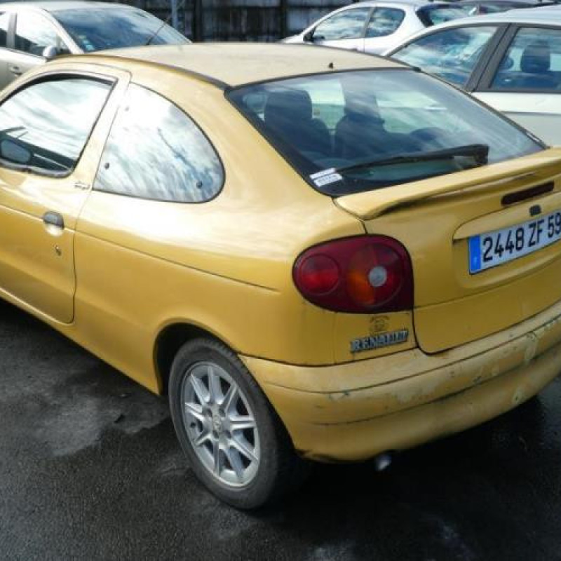 Porte avant droit RENAULT MEGANE 1 Photo n°11