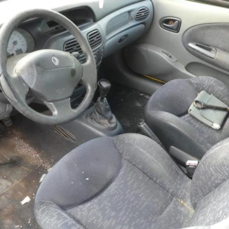 Porte avant droit RENAULT MEGANE 1 Photo n°12