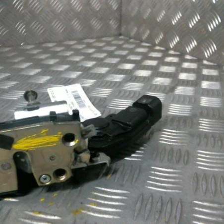 Serrure arriere droit TOYOTA AVENSIS VERSO Photo n°1