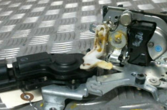 Serrure arriere droit TOYOTA AVENSIS VERSO