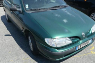Moteur essuie glace arriere RENAULT MEGANE 1