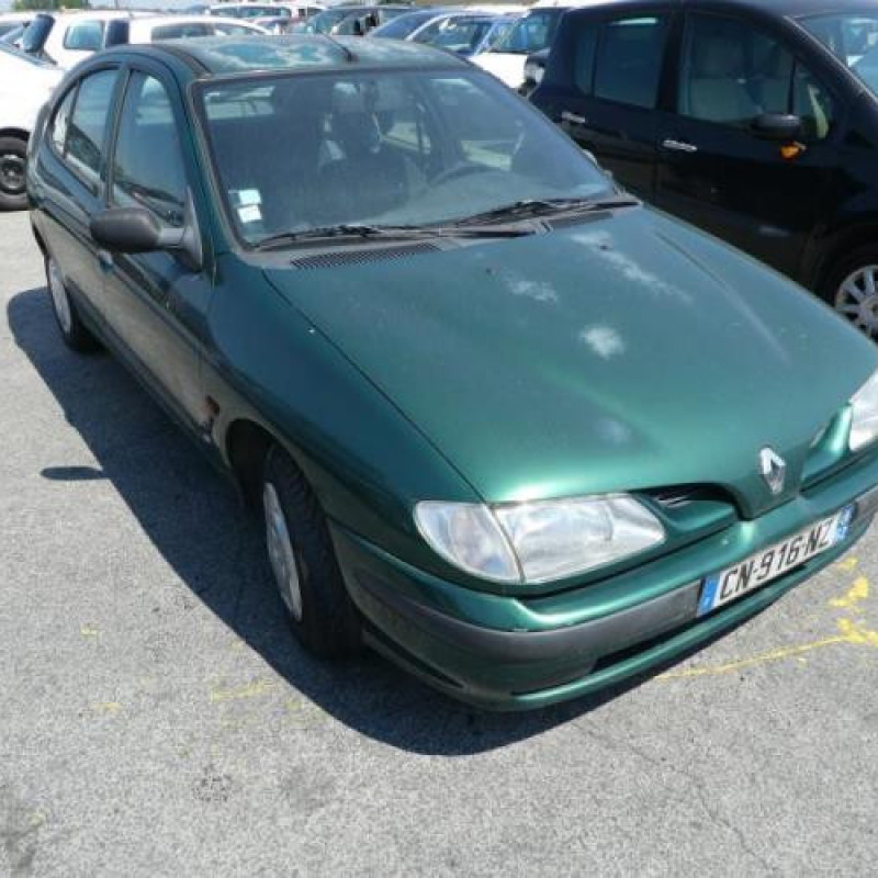 Moteur essuie glace arriere RENAULT MEGANE 1 Photo n°4