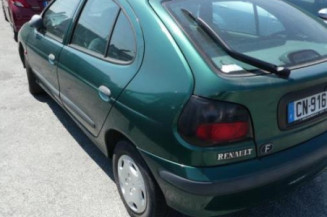 Moteur essuie glace arriere RENAULT MEGANE 1