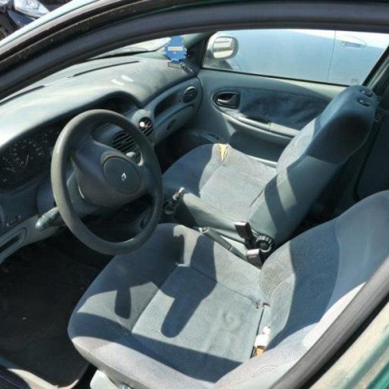 Moteur essuie glace arriere RENAULT MEGANE 1 Photo n°7