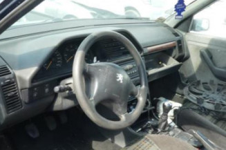 Serrure avant droit PEUGEOT 605
