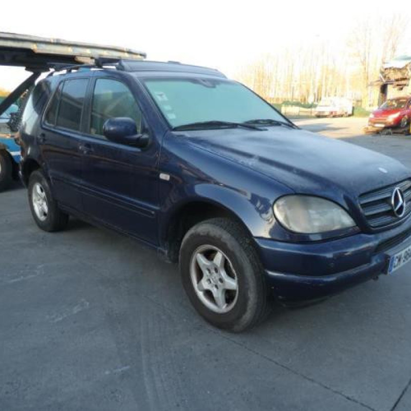 Malle/Hayon arriere MERCEDES CLASSE M 163 Photo n°4