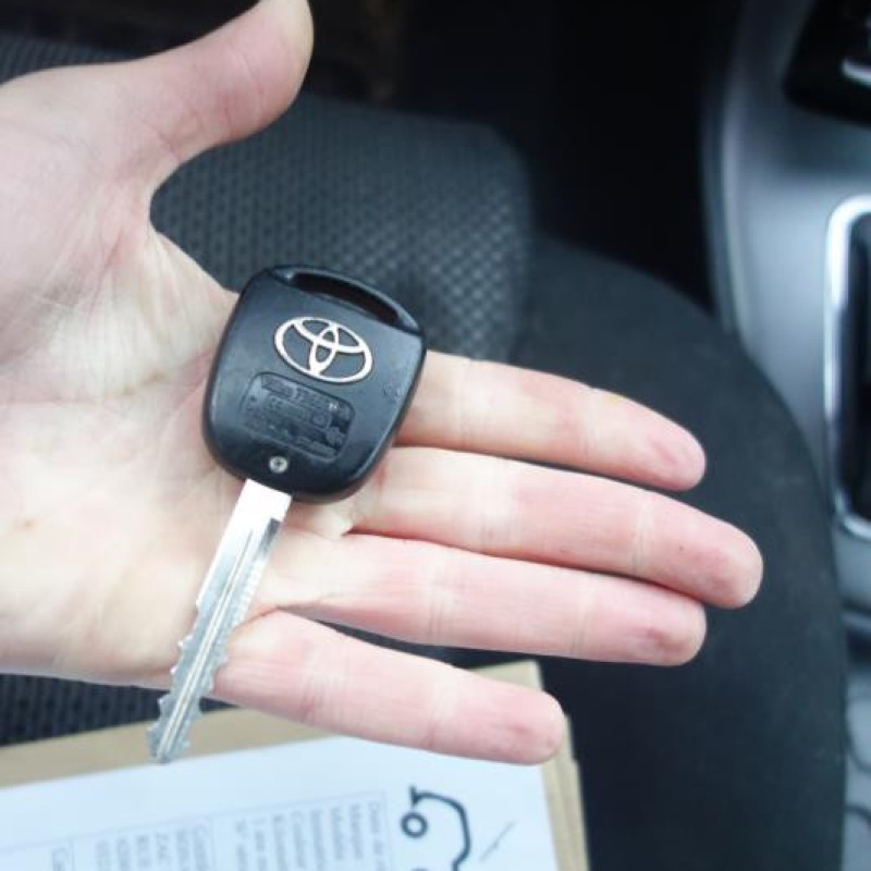 Moteur essuie glace avant TOYOTA AVENSIS 2 Photo n°9