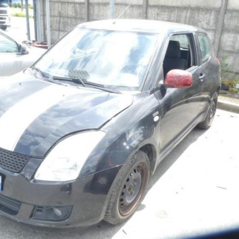 Malle/Hayon arriere SUZUKI SWIFT 3 Photo n°3