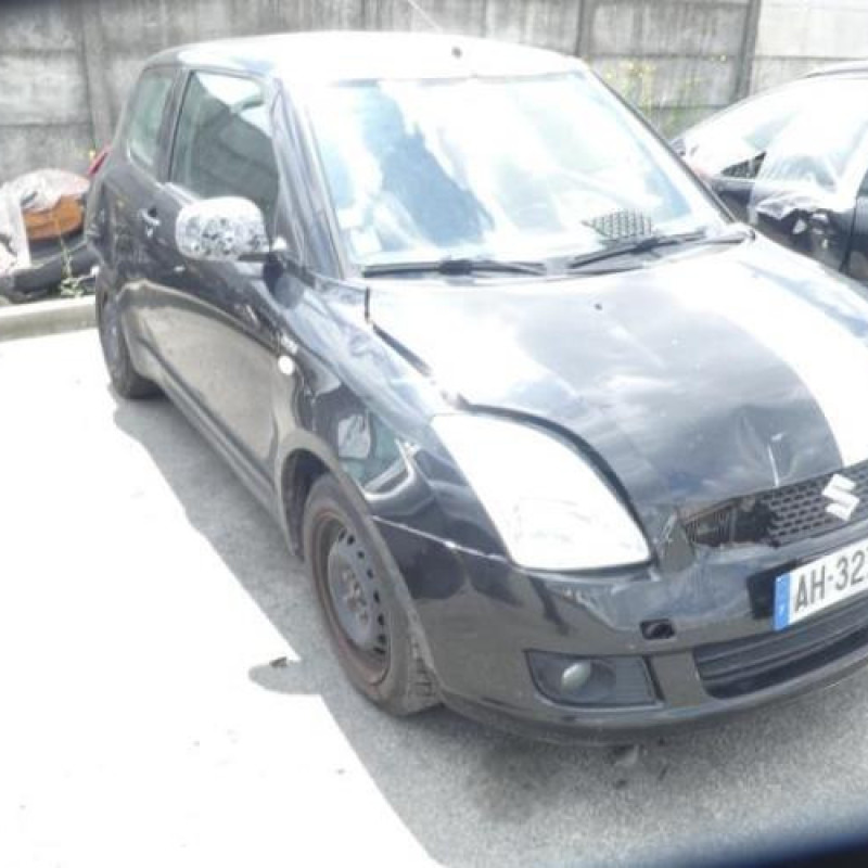 Malle/Hayon arriere SUZUKI SWIFT 3 Photo n°4