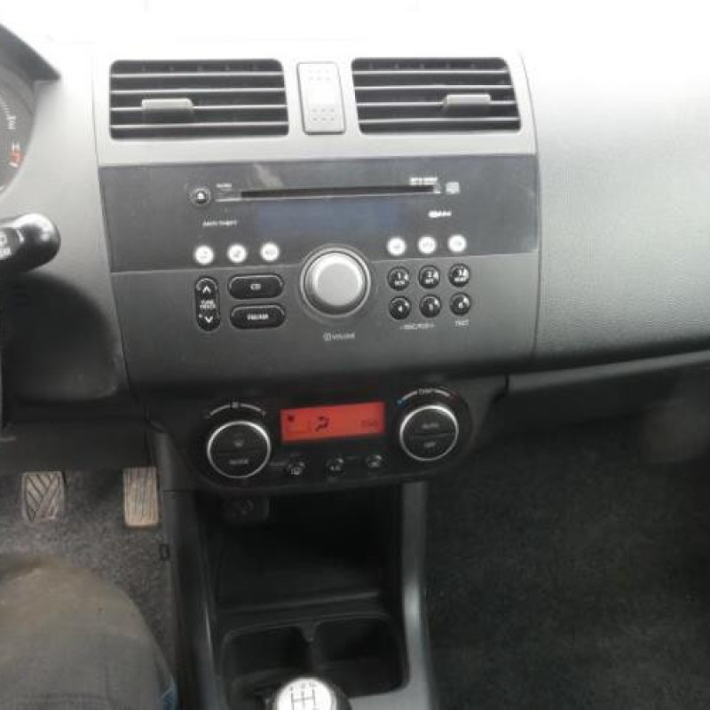 Malle/Hayon arriere SUZUKI SWIFT 3 Photo n°9