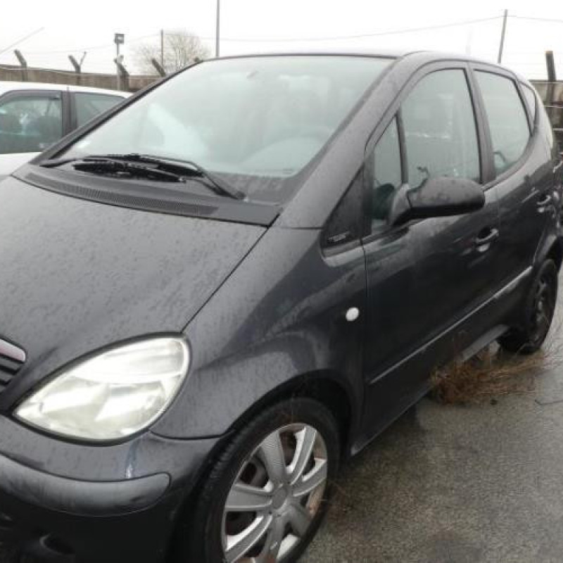 Pare choc arriere MERCEDES CLASSE A 168 Photo n°8