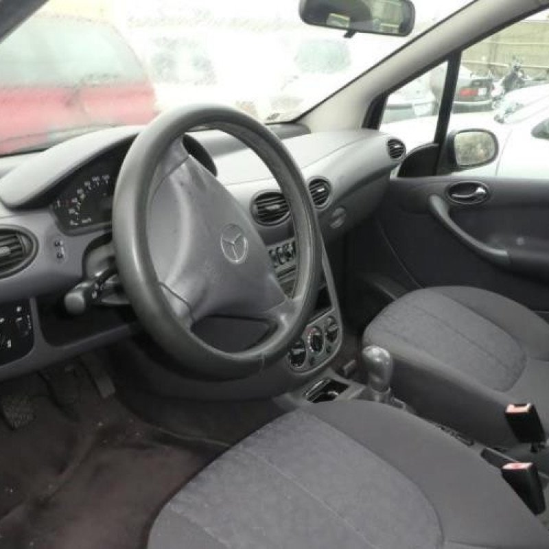Pare choc arriere MERCEDES CLASSE A 168 Photo n°12