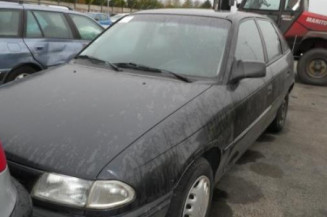 Serrure avant gauche OPEL ASTRA F