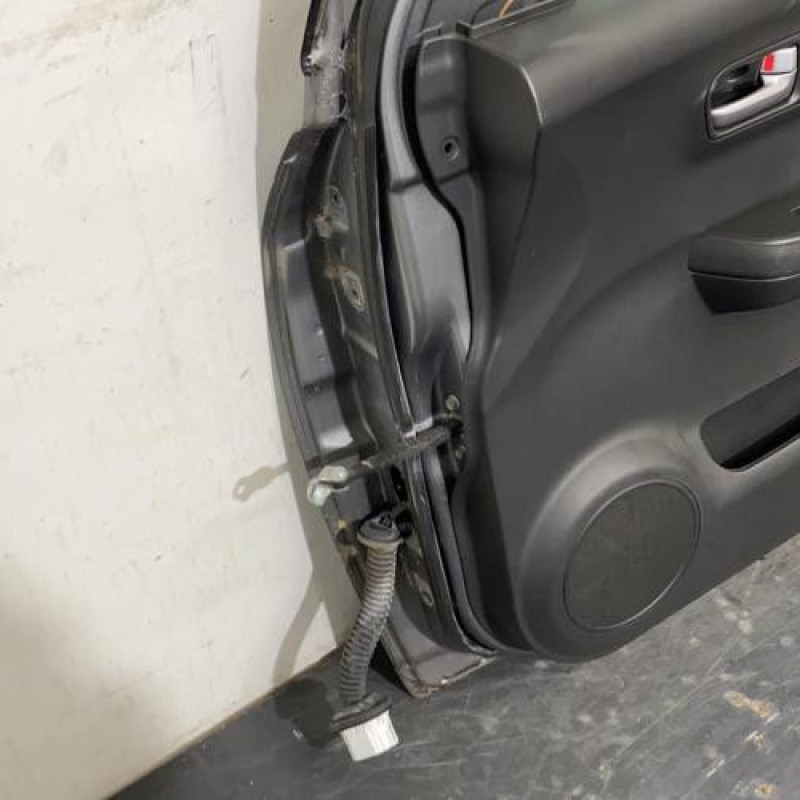 Porte avant droit SUZUKI SWIFT 3 Photo n°4