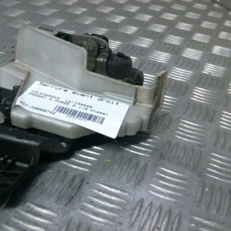 Serrure avant droit VOLKSWAGEN PASSAT 4