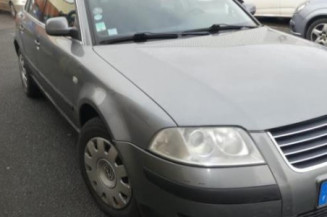 Serrure avant droit VOLKSWAGEN PASSAT 4