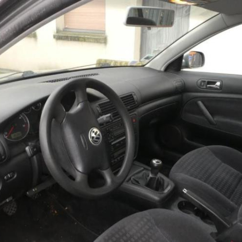Serrure avant droit VOLKSWAGEN PASSAT 4 Photo n°7