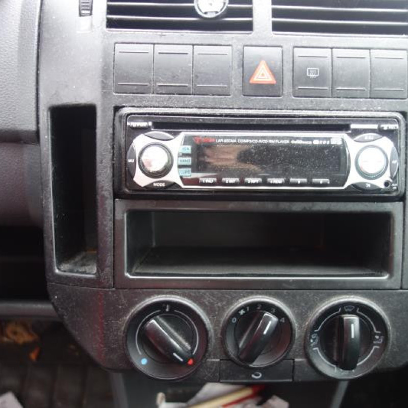 Malle/Hayon arriere VOLKSWAGEN POLO 4 Photo n°8