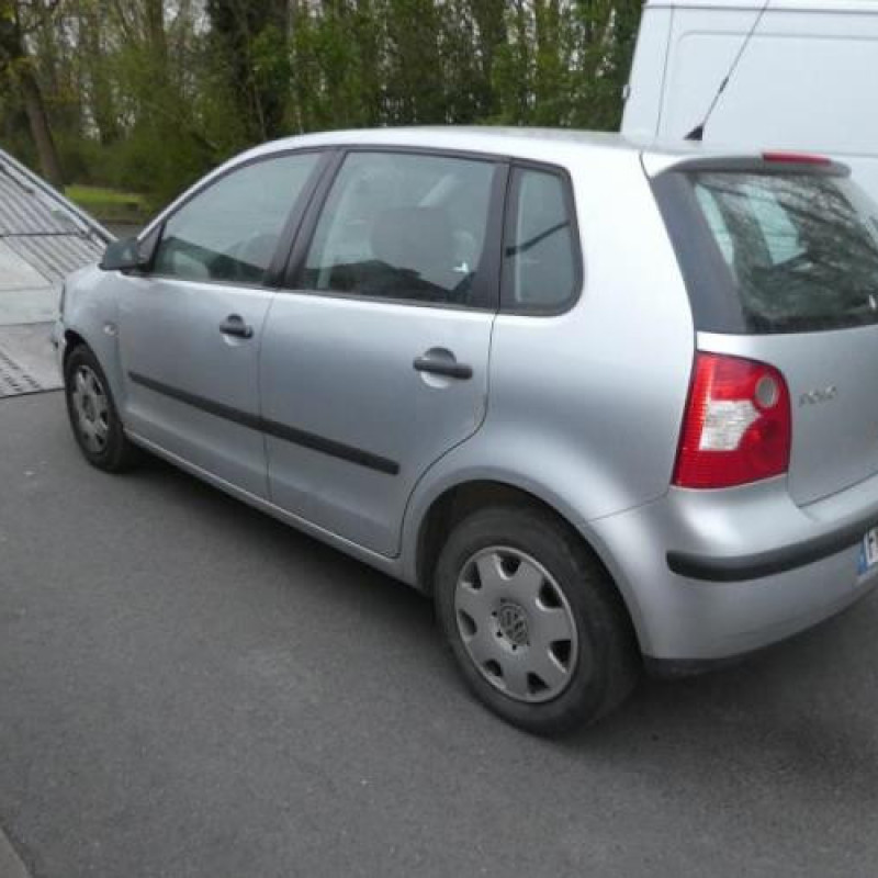 Malle/Hayon arriere VOLKSWAGEN POLO 4 Photo n°6