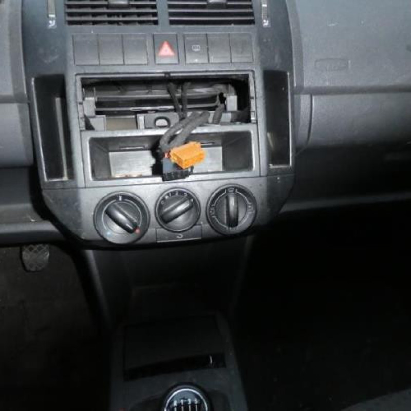 Malle/Hayon arriere VOLKSWAGEN POLO 4 Photo n°10