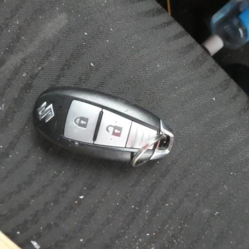 Compresseur clim SUZUKI SWIFT 4 Photo n°17