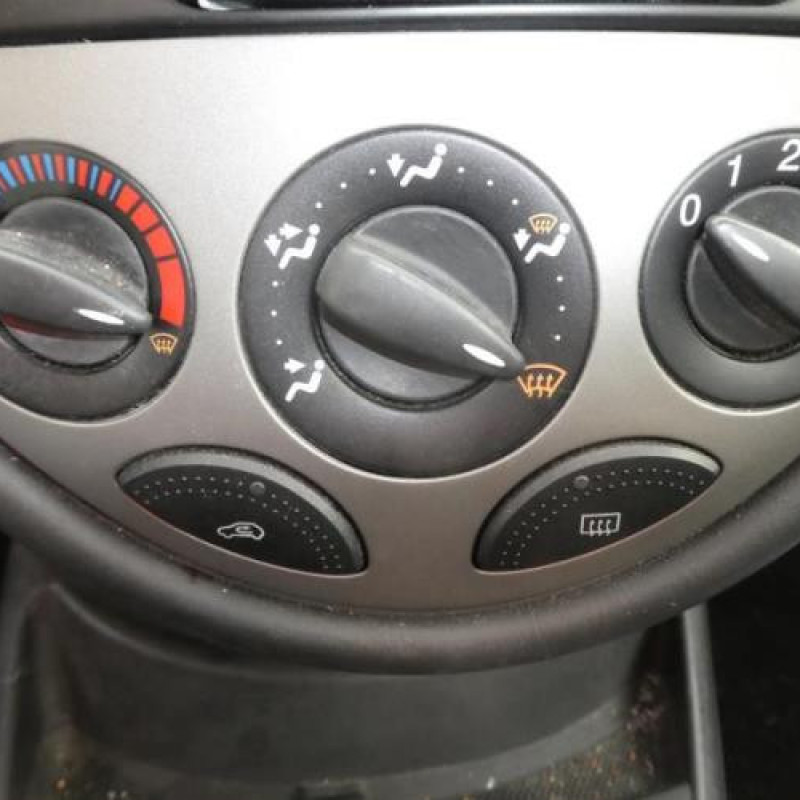 Air bag conducteur FORD FOCUS 1 Photo n°7