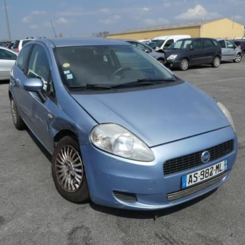 Malle/Hayon arriere FIAT GRANDE PUNTO Photo n°4