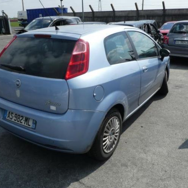 Malle/Hayon arriere FIAT GRANDE PUNTO Photo n°5
