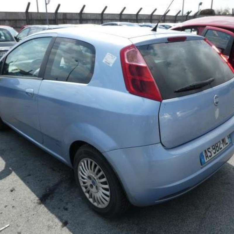Malle/Hayon arriere FIAT GRANDE PUNTO Photo n°6