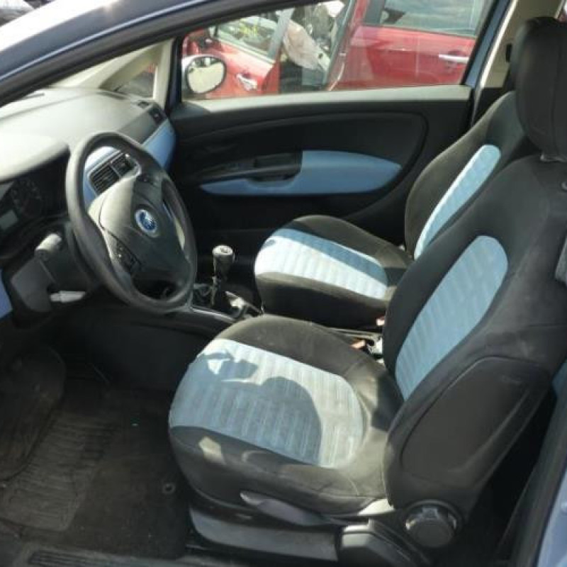 Malle/Hayon arriere FIAT GRANDE PUNTO Photo n°7