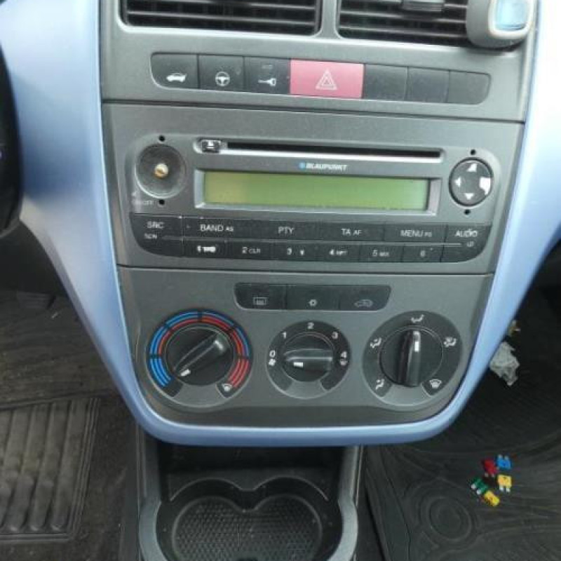 Malle/Hayon arriere FIAT GRANDE PUNTO Photo n°11