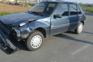 Retroviseur droit PEUGEOT 205