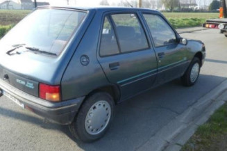Retroviseur droit PEUGEOT 205