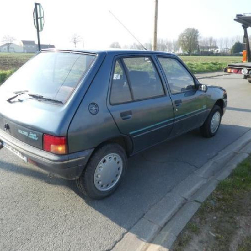 Retroviseur droit PEUGEOT 205 Photo n°6