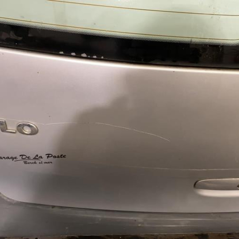Malle/Hayon arriere VOLKSWAGEN POLO 4 Photo n°2