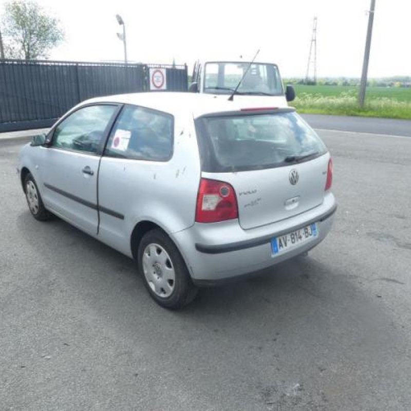 Malle/Hayon arriere VOLKSWAGEN POLO 4 Photo n°8