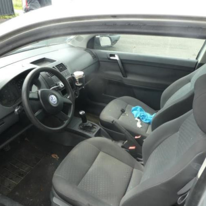 Malle/Hayon arriere VOLKSWAGEN POLO 4 Photo n°9
