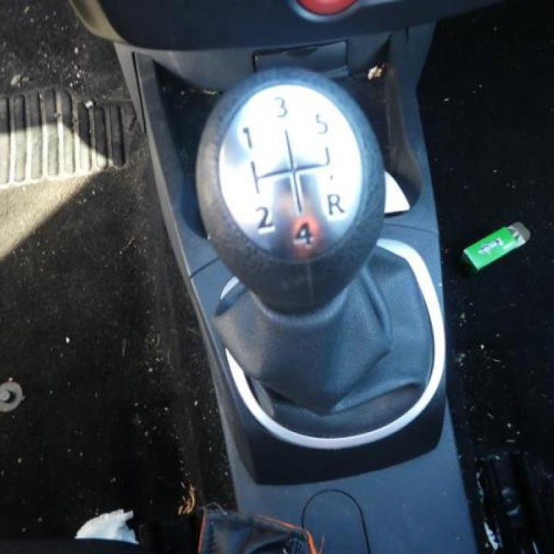 Air bag conducteur RENAULT CLIO 3 Photo n°8