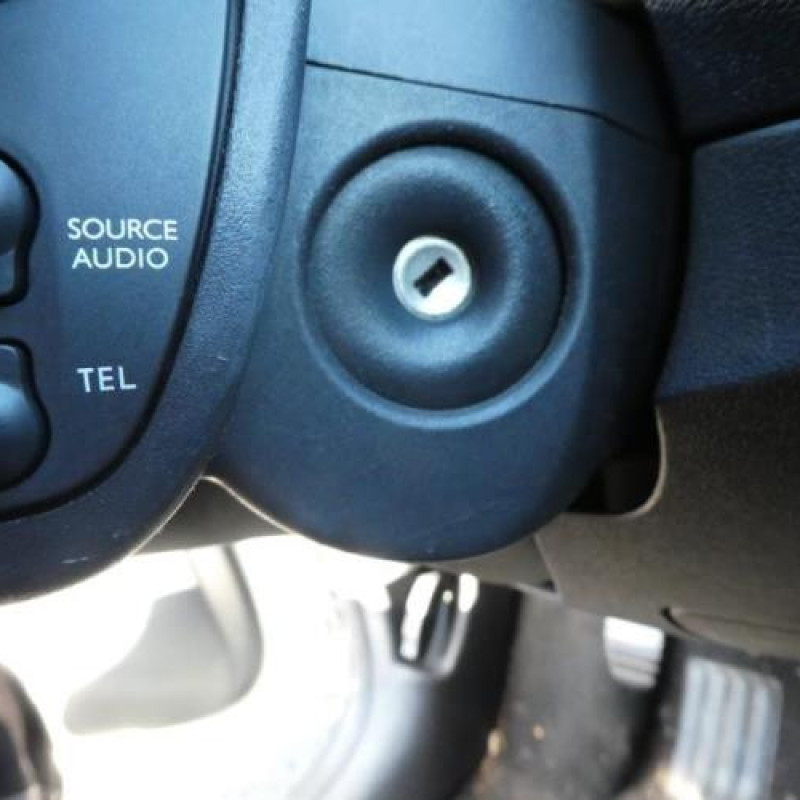 Air bag conducteur RENAULT CLIO 3 Photo n°9
